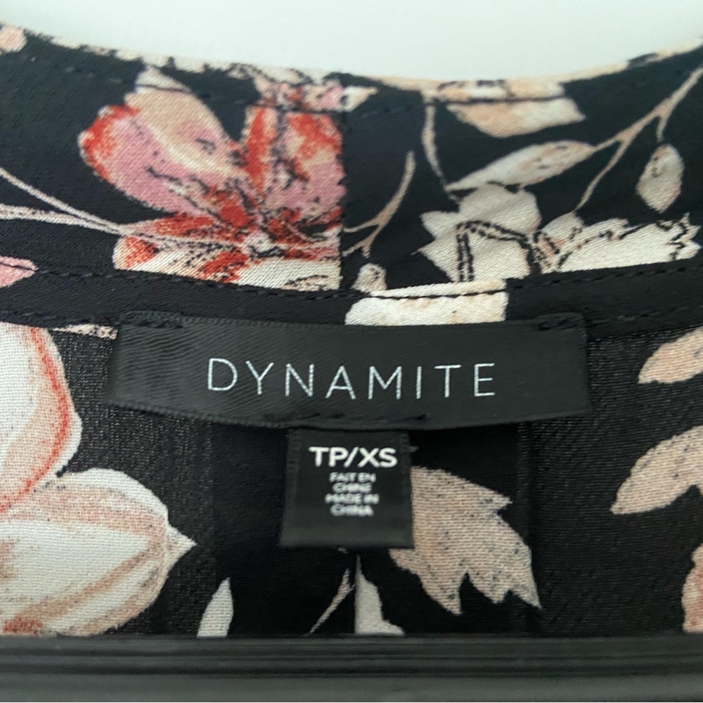 🤍🩵2 FOR $15🩵🤍 Dynamite floral blouse with tie neck - Picture 9 of 9